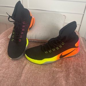 Nike Basketball High Top Flyknit